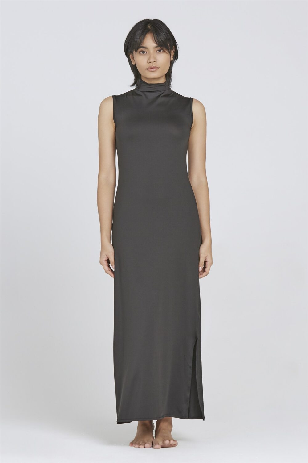 ASKIA SLEEVELESS TURTLENECK DRESS – Arumn