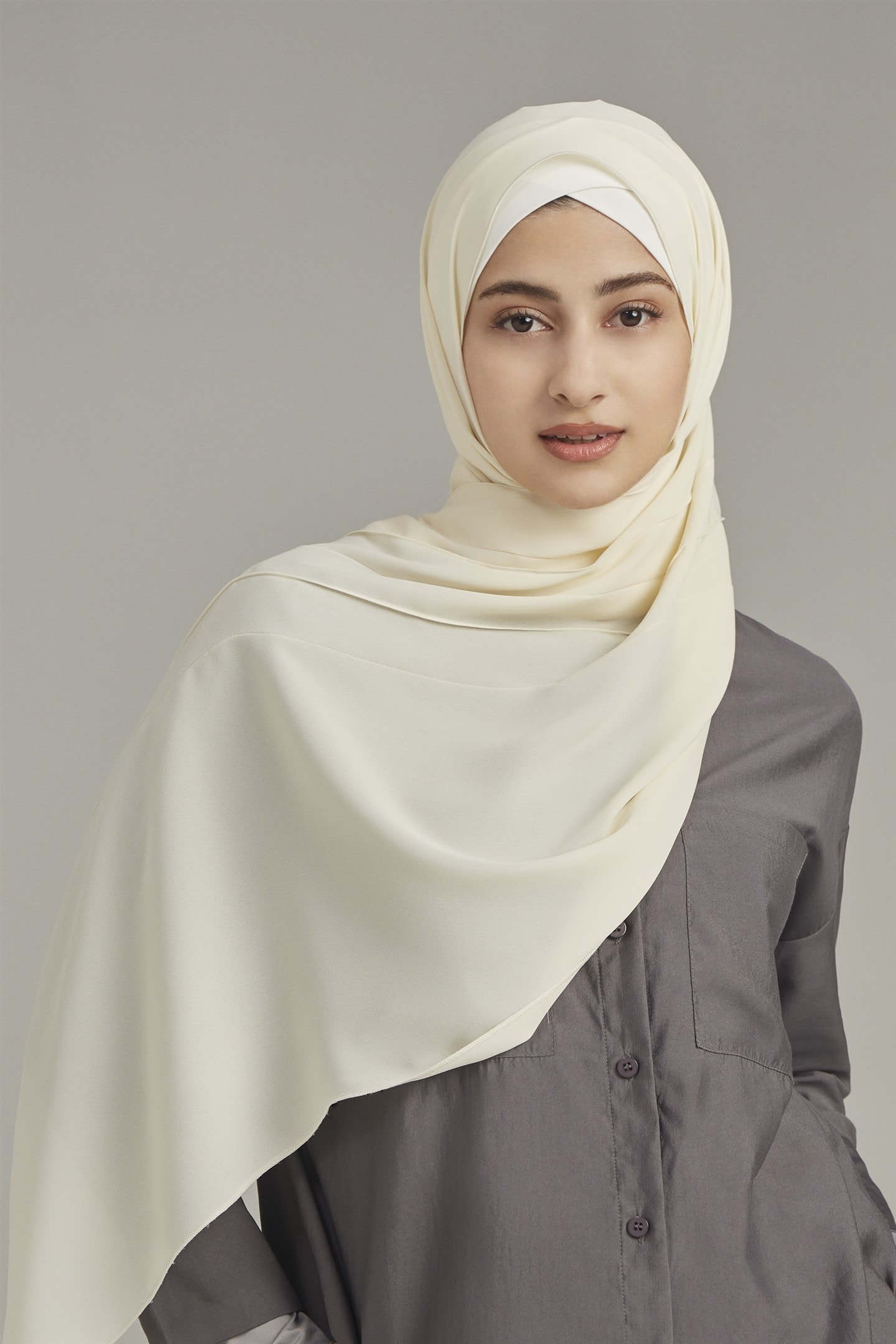 ORIKAMI SLANT-PLEATED SCARF LATTE 1