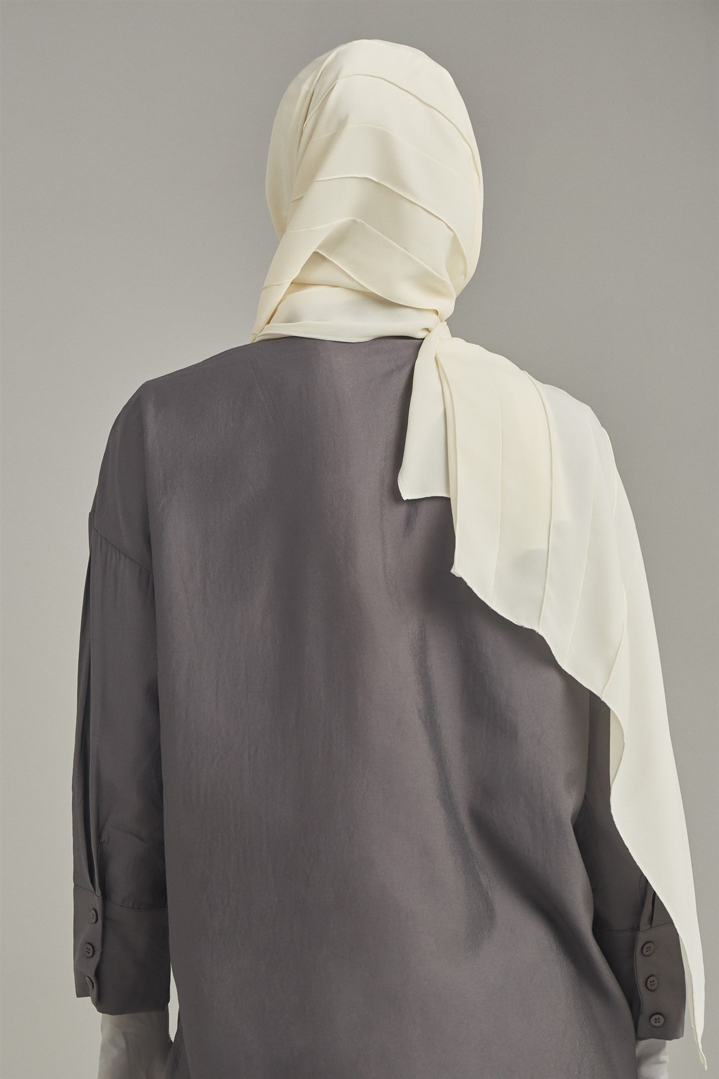 ORIKAMI SLANT-PLEATED SCARF LATTE 3