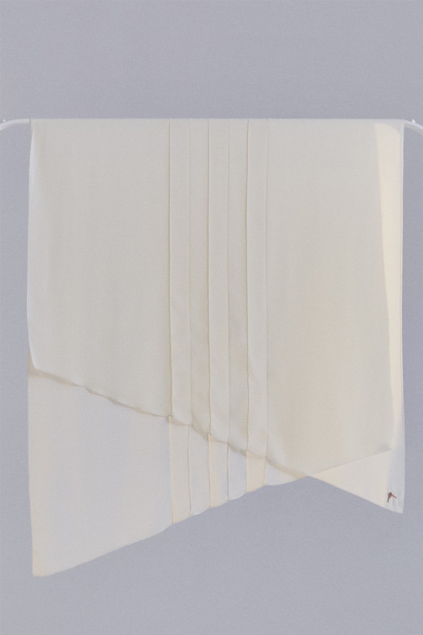 ORIKAMI SLANT-PLEATED SCARF LATTE 5