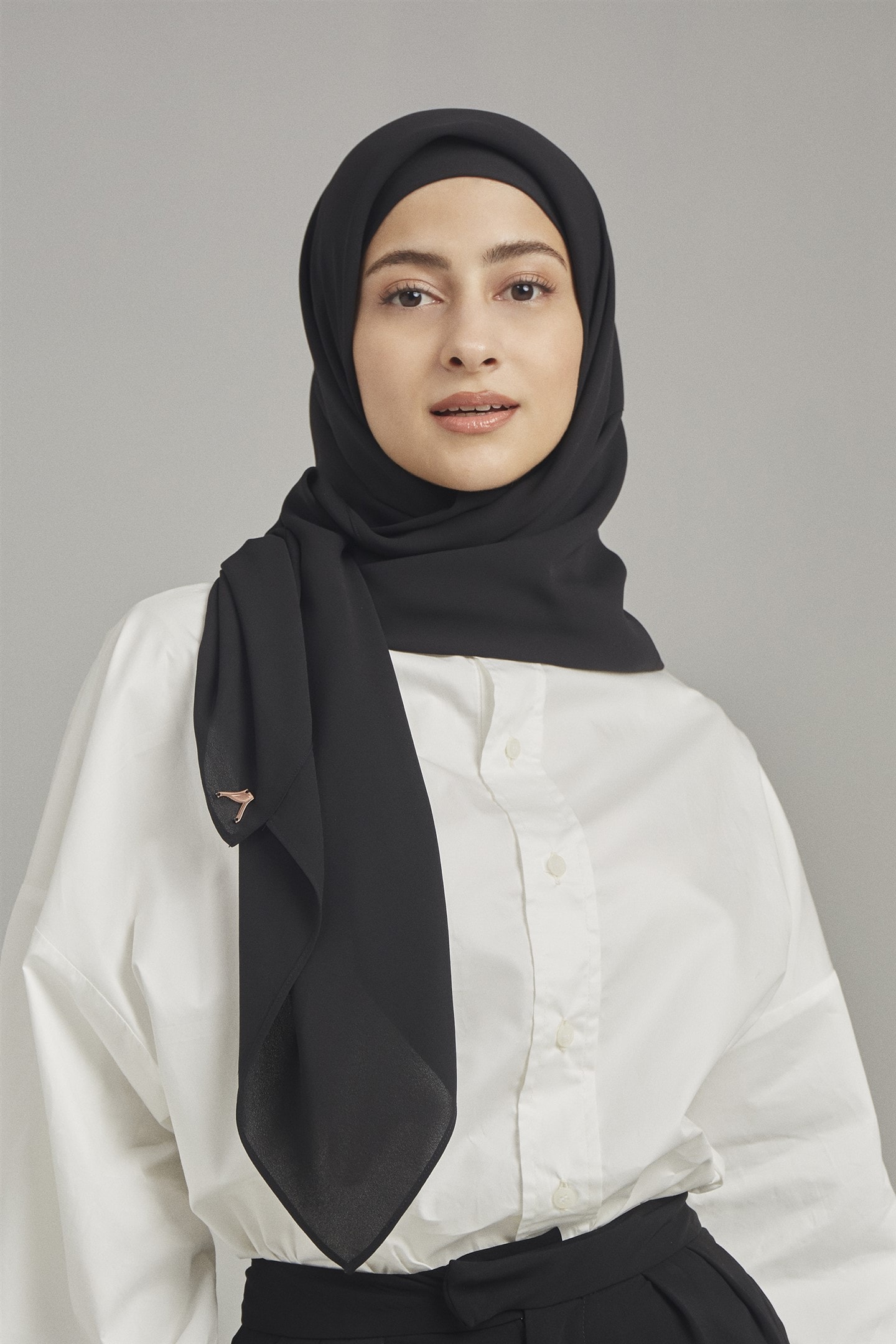 ORIKAMI SQUARE-PLEATED SCARF BLACK STAR 1