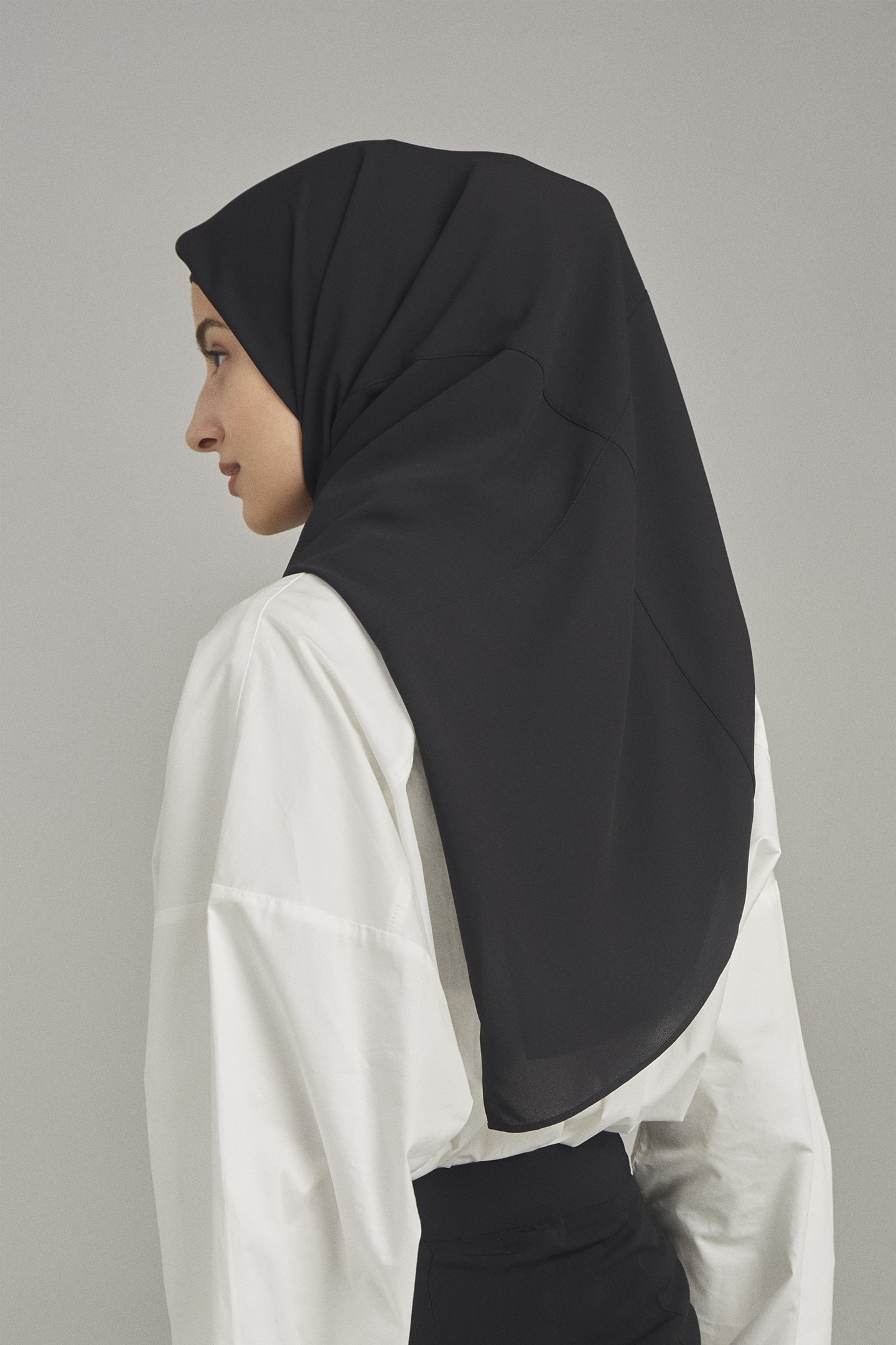 ORIKAMI SQUARE-PLEATED SCARF BLACK STAR 2